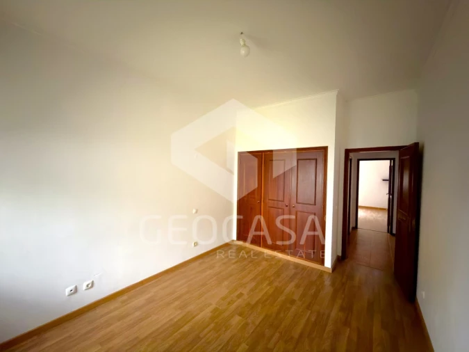 Apartamento T2 para Venda em Rio de Mouro Foto 10