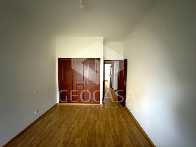 Apartamento T2 para Venda em Rio de Mouro Foto 12