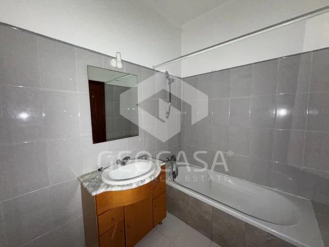 Apartamento T2 para Venda em Rio de Mouro Foto 18