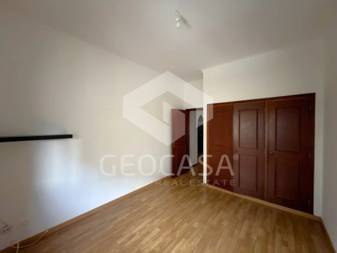 Apartamento T2 para Venda em Rio de Mouro Foto 15