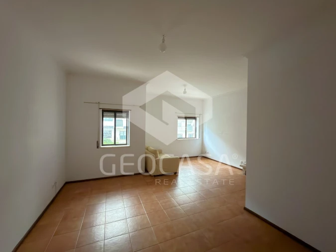 Apartamento T2 para Venda em Rio de Mouro Foto 4