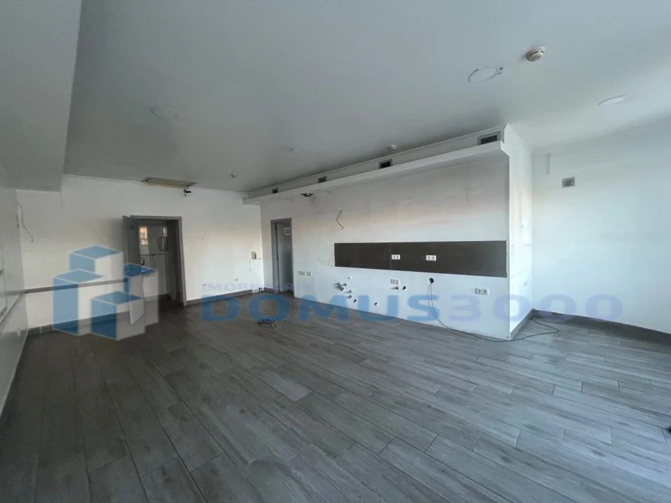 Loja para Arrendamento em Lordelo Foto 1