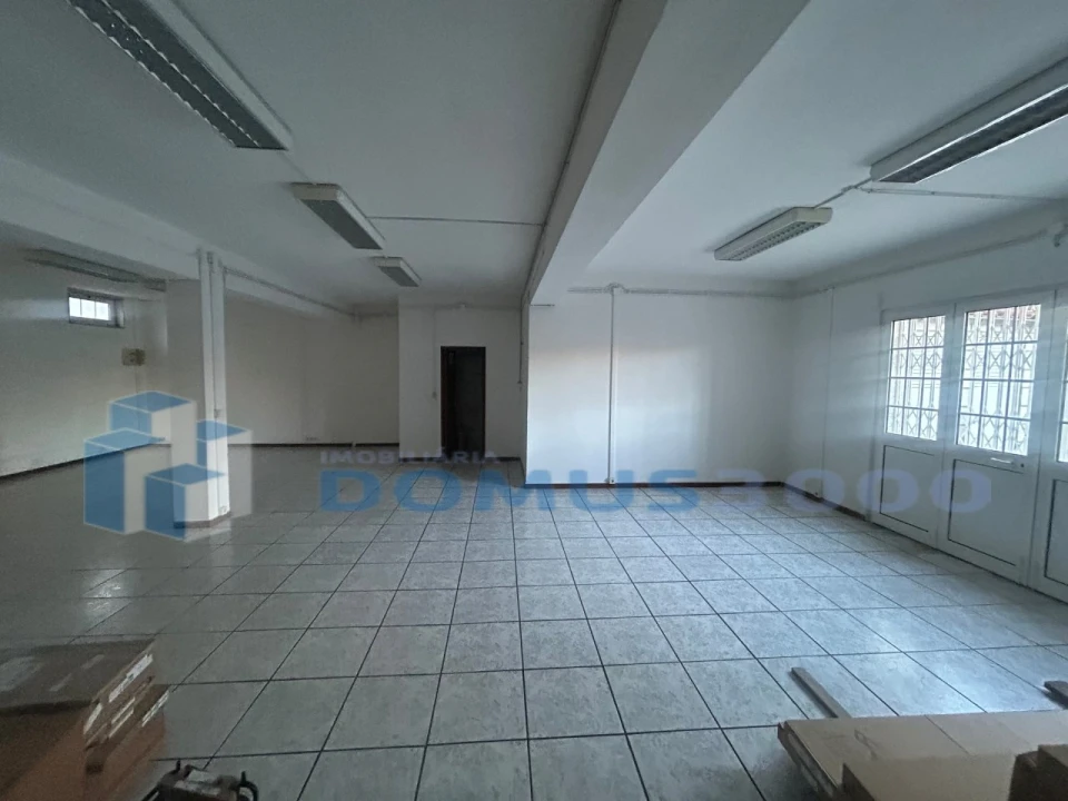 Loja para Arrendamento em Lordelo Foto 4