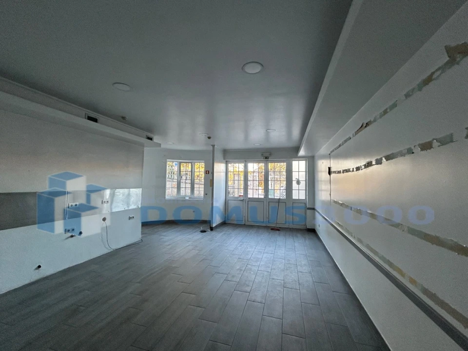 Loja para Arrendamento em Lordelo Foto 11