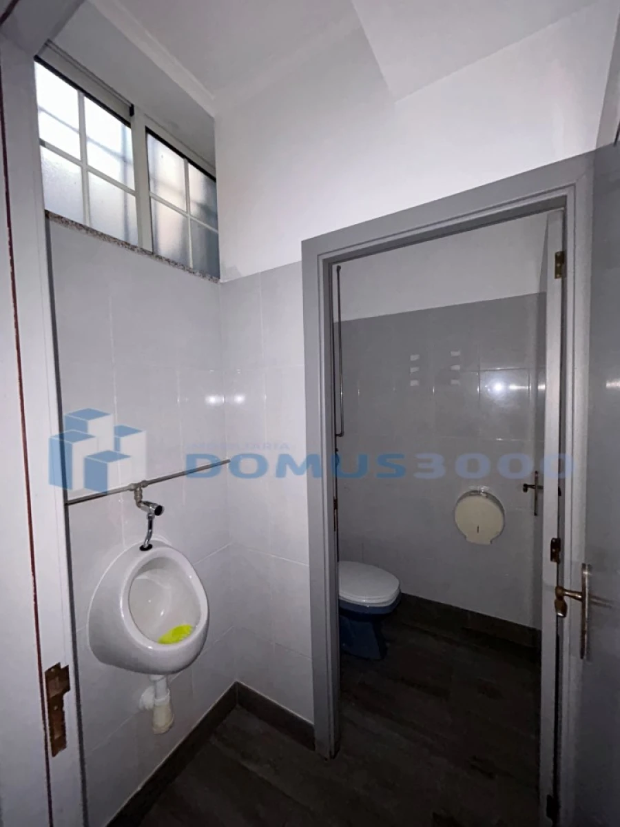 Loja para Arrendamento em Lordelo Foto 8