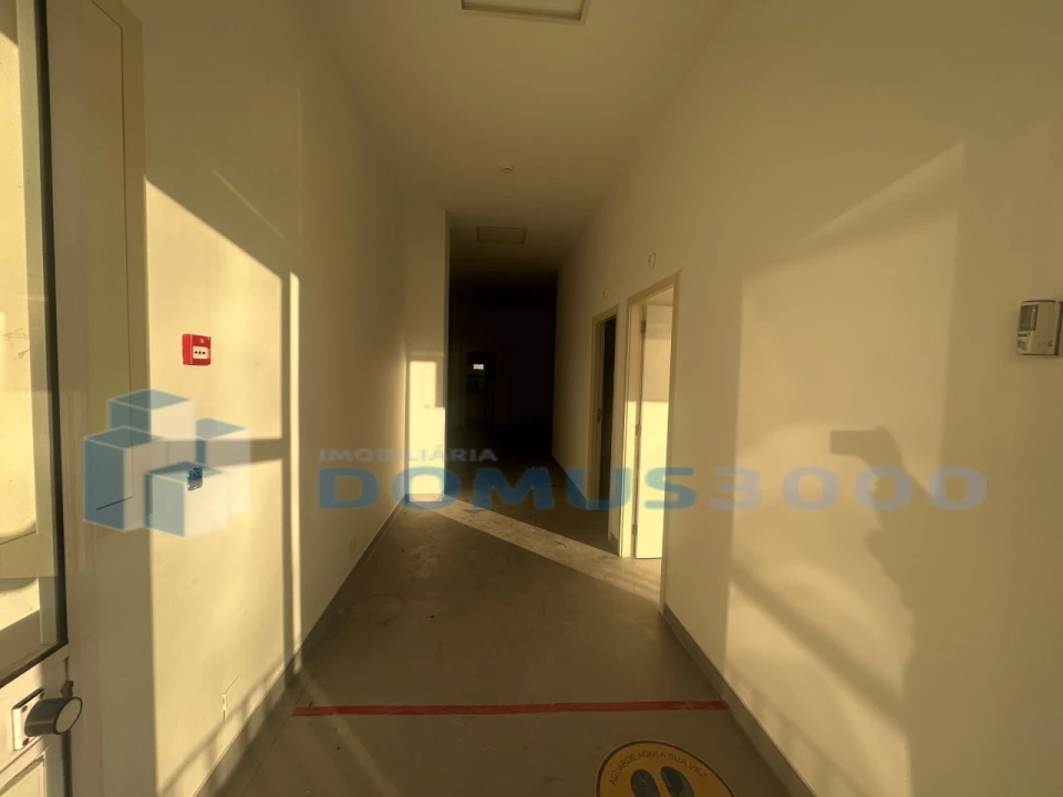 Loja para Arrendamento em Nossa Senhora da Conceição, São Pedro e São Dinis Foto 2