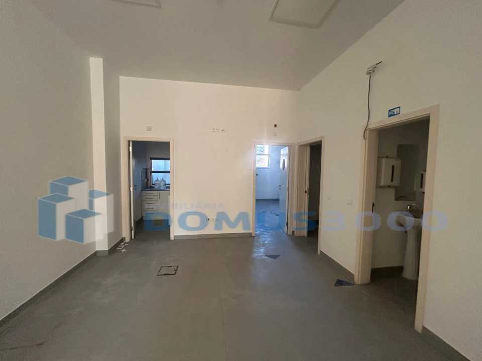 Loja para Arrendamento em Nossa Senhora da Conceição, São Pedro e São Dinis Foto 6