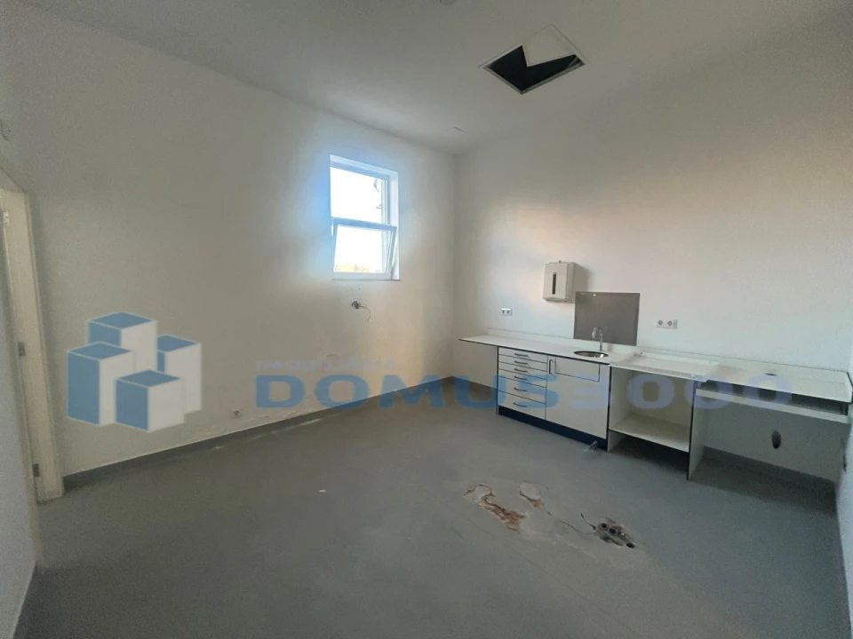 Loja para Arrendamento em Nossa Senhora da Conceição, São Pedro e São Dinis Foto 10