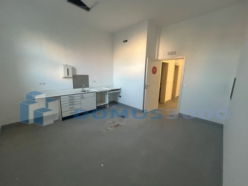 Loja para Arrendamento em Nossa Senhora da Conceição, São Pedro e São Dinis Foto 12