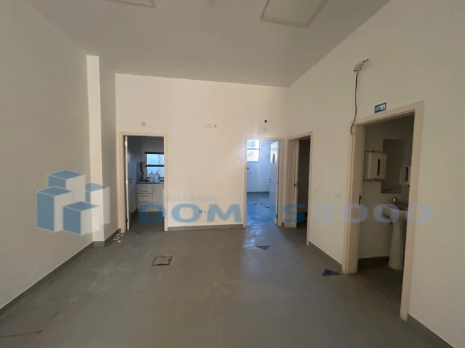 Loja para Arrendamento em Nossa Senhora da Conceição, São Pedro e São Dinis Foto 6