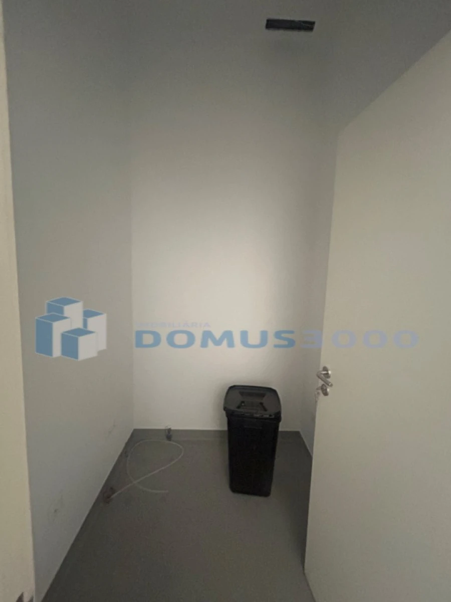 Loja para Arrendamento em Nossa Senhora da Conceição, São Pedro e São Dinis Foto 7