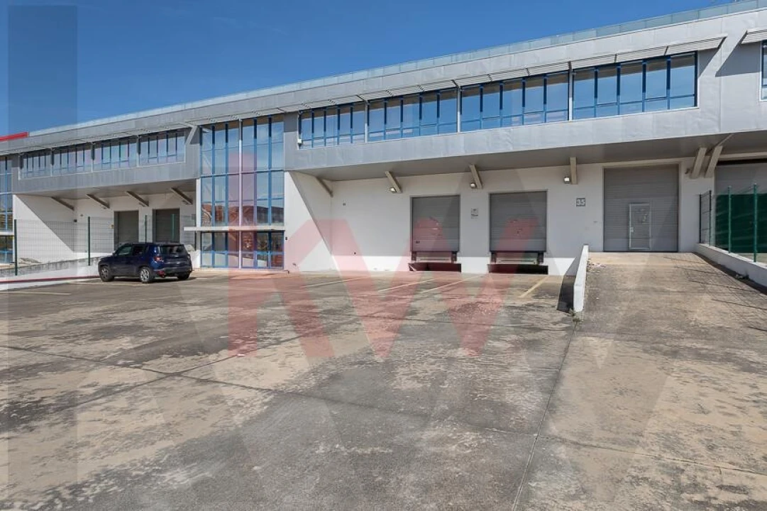 Armazém para Venda em Vialonga Foto 31