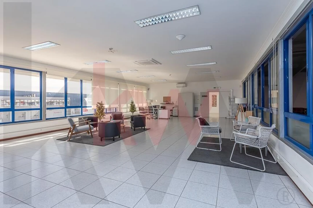 Armazém para Venda em Vialonga Foto 22