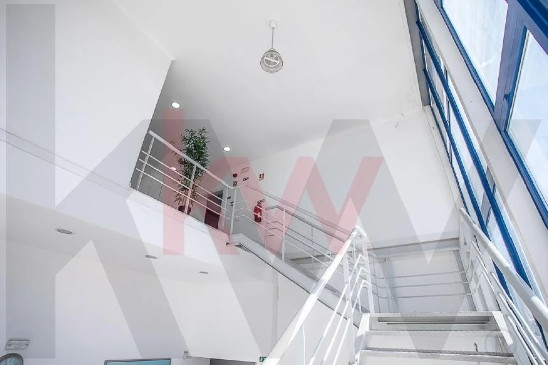 Armazém para Venda em Vialonga Foto 16