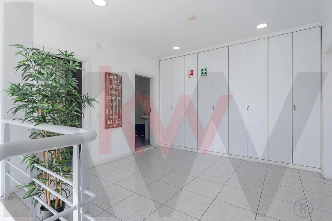 Armazém para Venda em Vialonga Foto 18