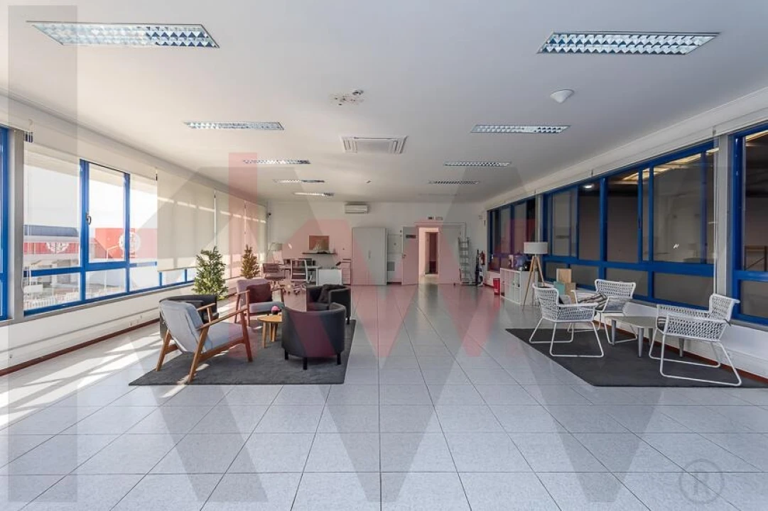 Armazém para Venda em Vialonga Foto 23