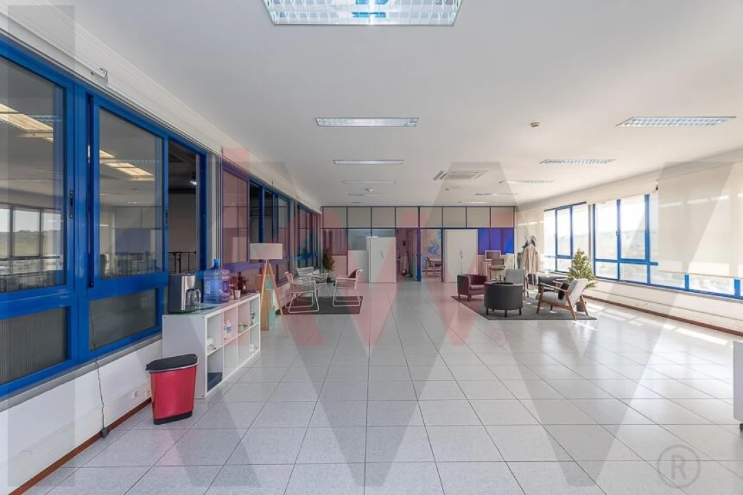 Armazém para Venda em Vialonga Foto 20