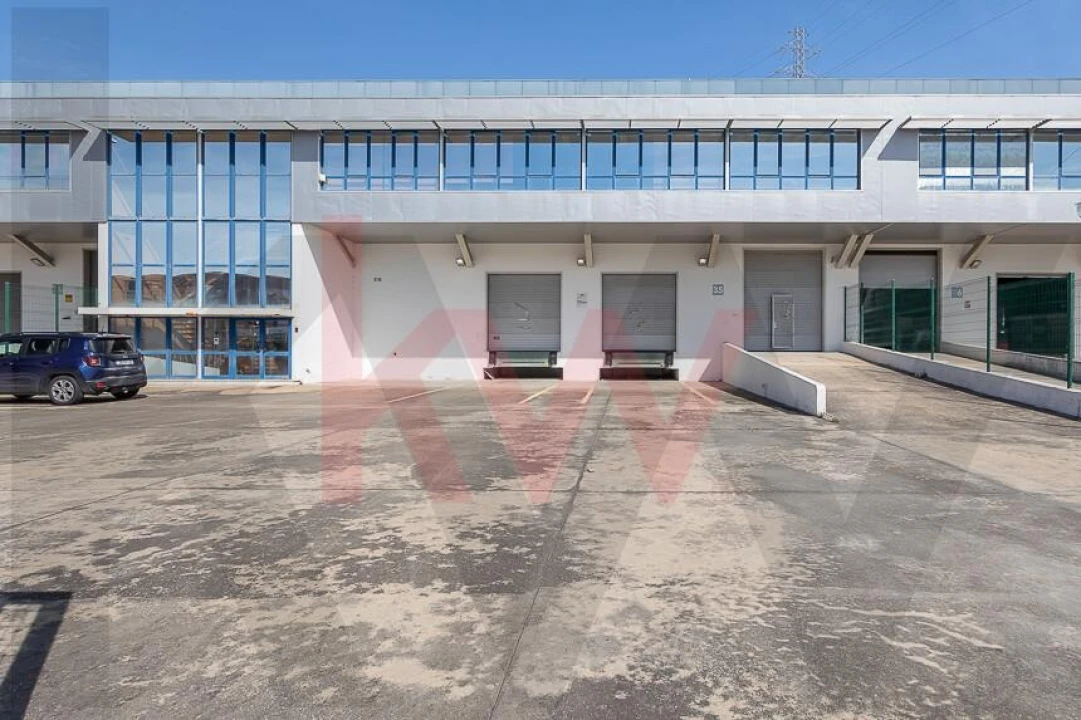 Armazém para Venda em Vialonga Foto 32