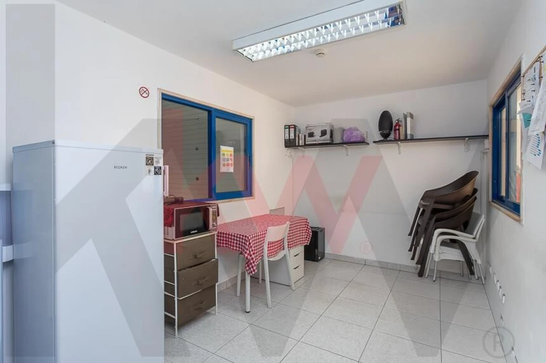 Armazém para Venda em Vialonga Foto 9