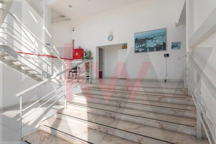 Armazém para Venda em Vialonga Foto 14