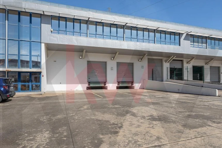 Armazém para Venda em Vialonga Foto 34