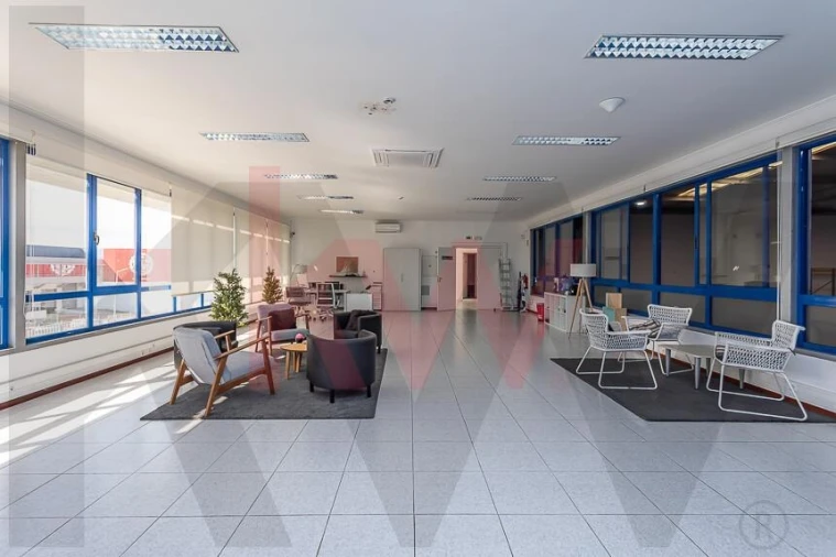 Armazém para Venda em Vialonga Foto 23