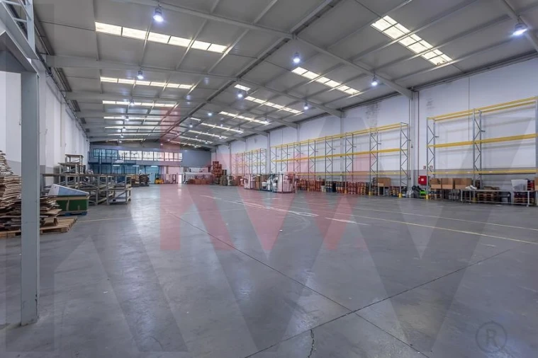 Armazém para Venda em Vialonga Foto 7