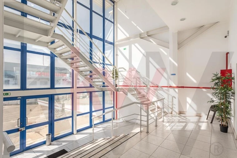 Armazém para Venda em Vialonga Foto 13