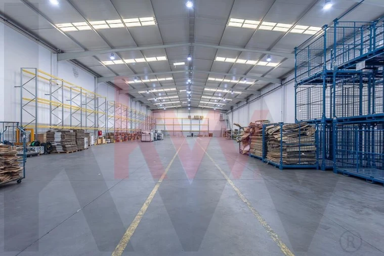 Armazém para Venda em Vialonga