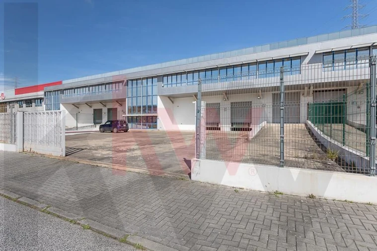 Armazém para Venda em Vialonga Foto 33