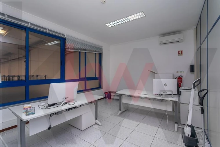 Armazém para Venda em Vialonga Foto 25