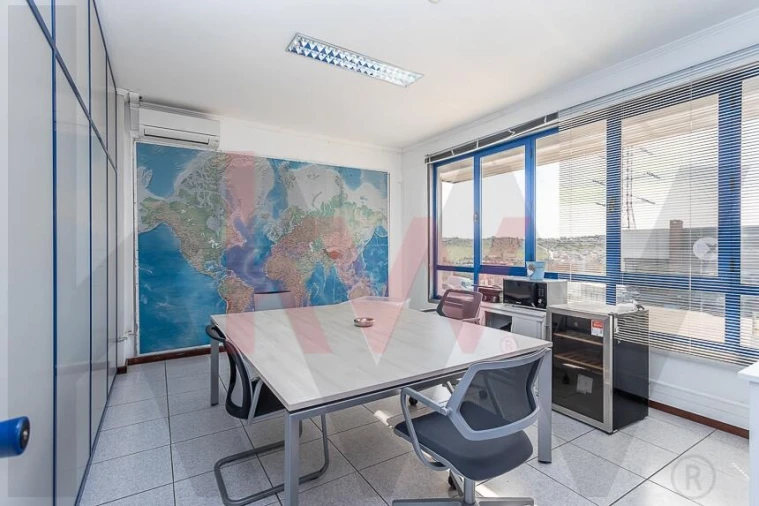 Armazém para Venda em Vialonga Foto 28