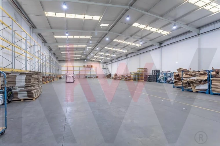 Armazém para Venda em Vialonga Foto 4