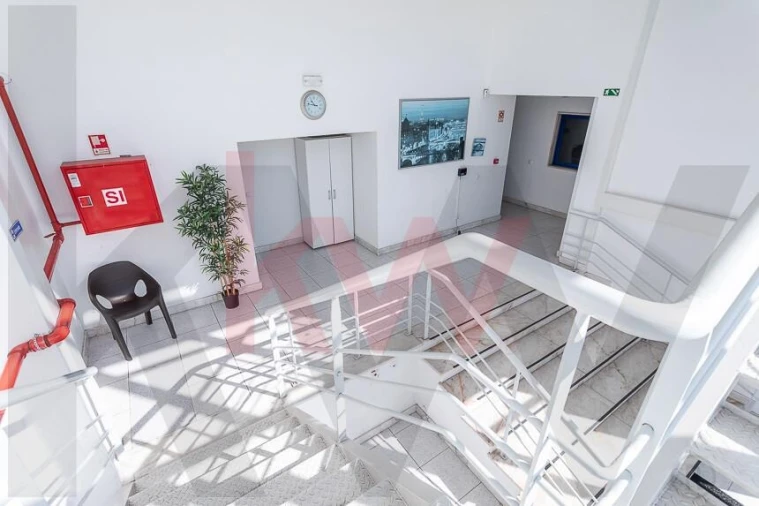 Armazém para Venda em Vialonga Foto 17