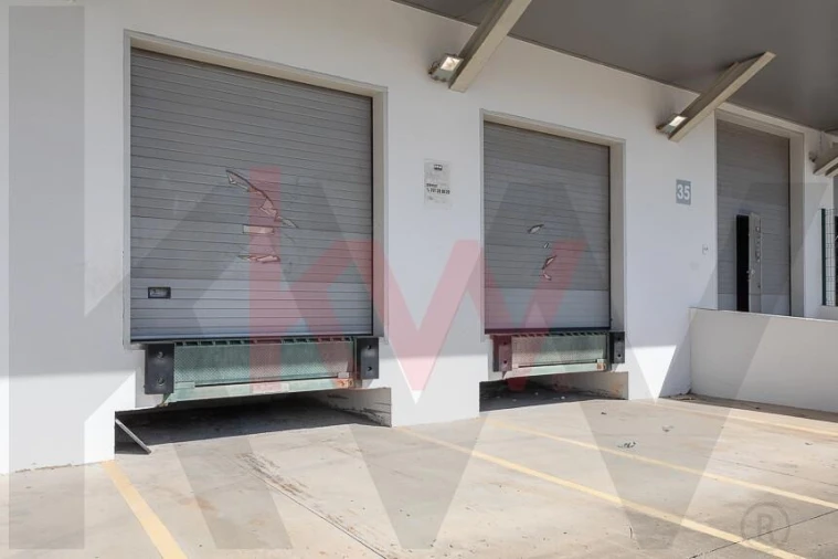 Armazém para Venda em Vialonga Foto 36