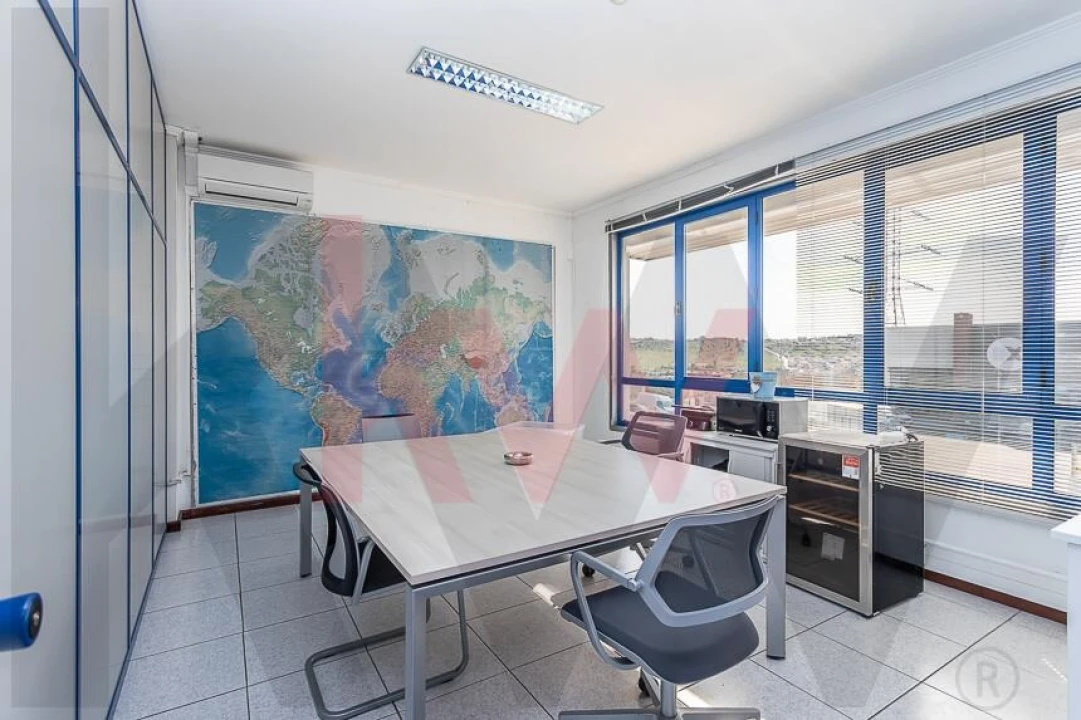 Armazém para Venda em Vialonga Foto 28