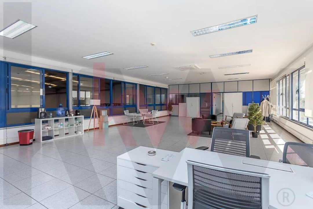 Armazém para Venda em Vialonga Foto 24