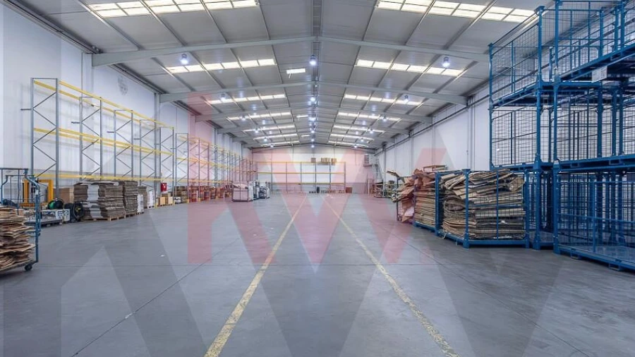 Armazém para Venda em Vialonga