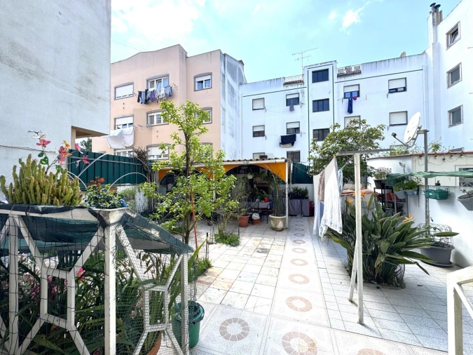 Apartamento T1 para Venda em Quinta do Conde Foto 16