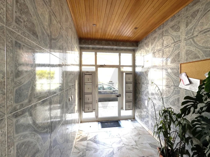 Apartamento T1 para Venda em Quinta do Conde Foto 3