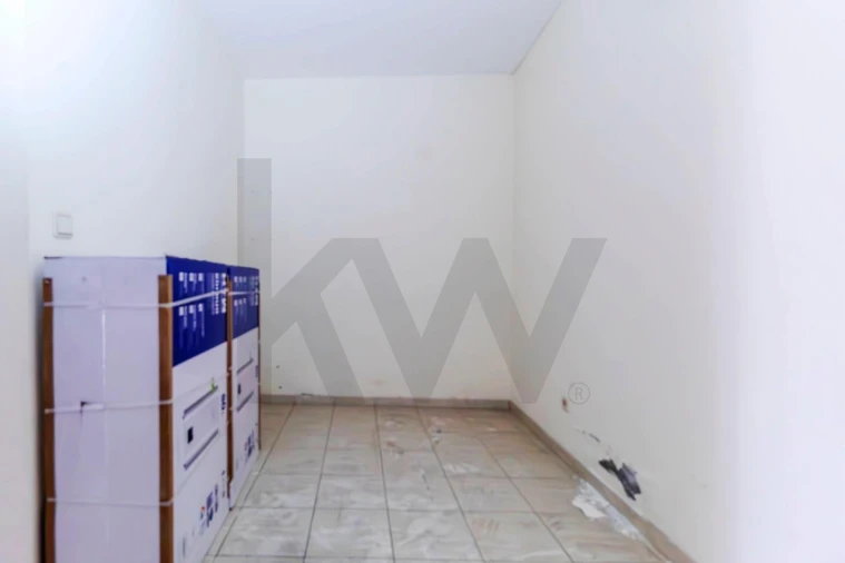 Loja para Arrendamento em Canedo, Vale e Vila Maior