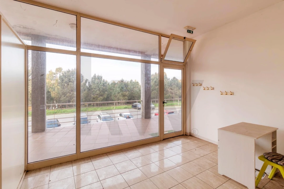 Loja para Arrendamento em Canedo, Vale e Vila Maior Foto 12