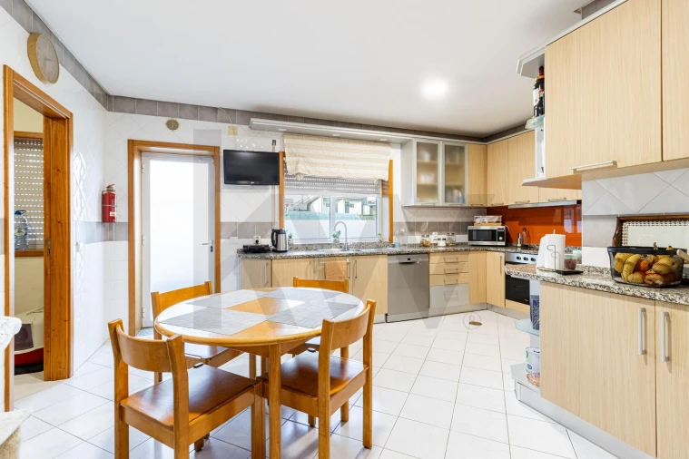 Apartamento T4 para Venda em Nogueira do Cravo e Pindelo Foto 7