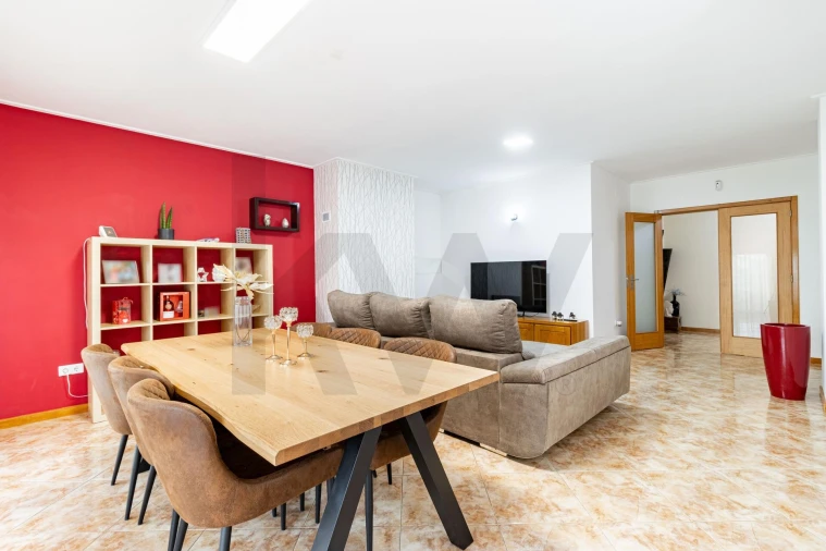 Apartamento T4 para Venda em Nogueira do Cravo e Pindelo Foto 2