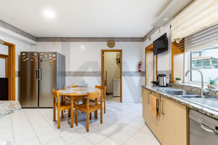 Apartamento T4 para Venda em Nogueira do Cravo e Pindelo Foto 9