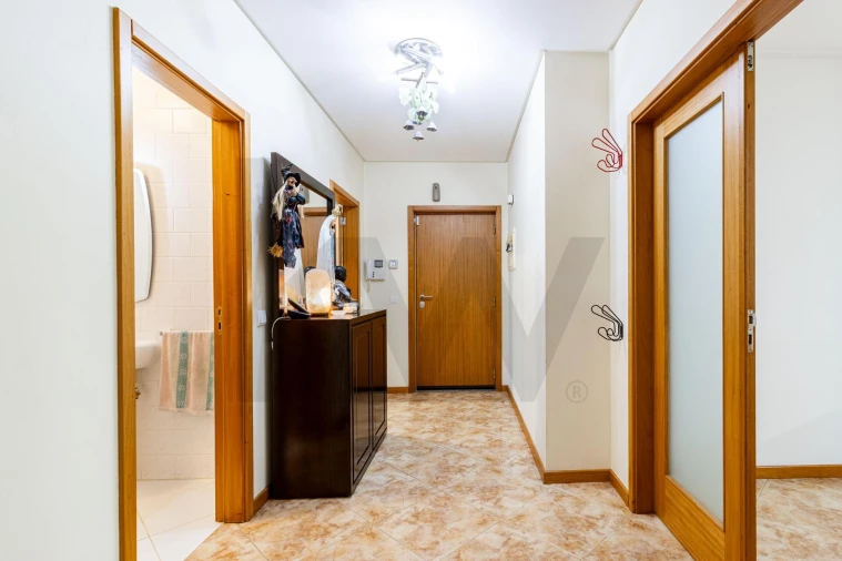 Apartamento T4 para Venda em Nogueira do Cravo e Pindelo Foto 3