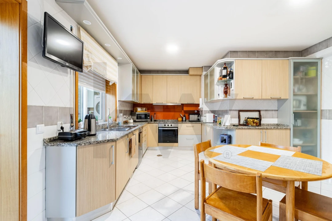 Apartamento T4 para Venda em Nogueira do Cravo e Pindelo Foto 8