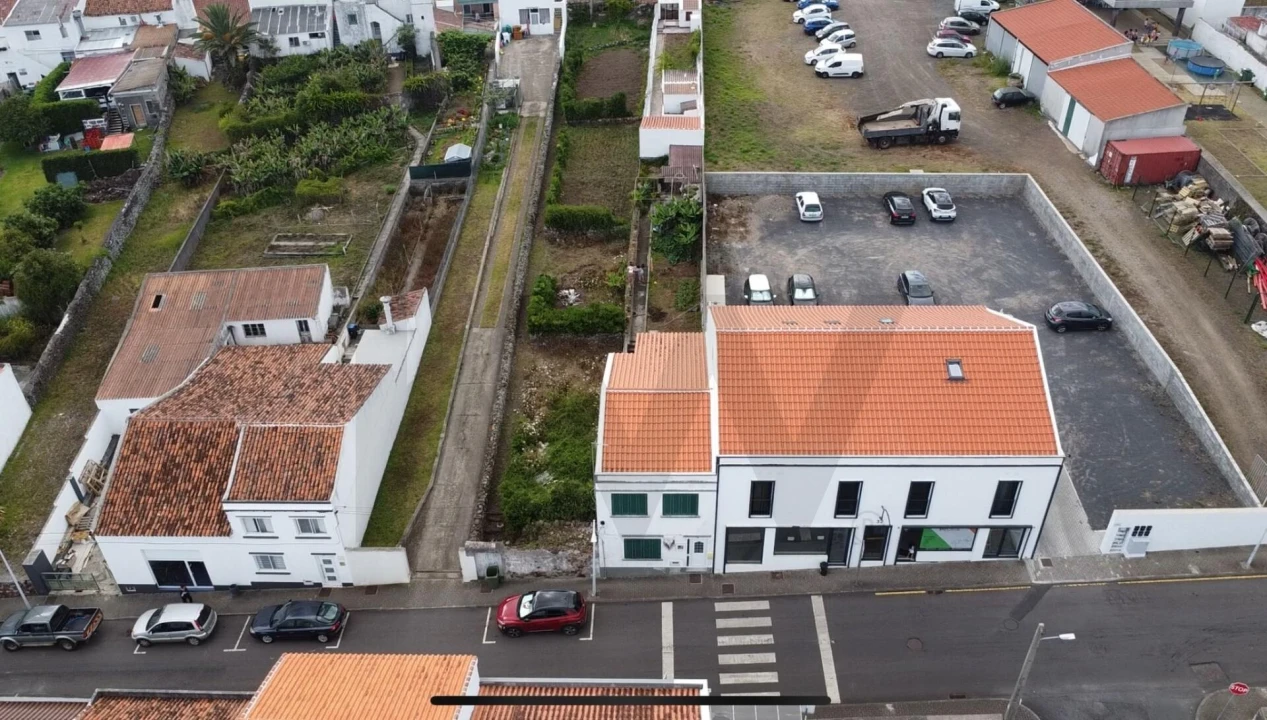 Moradia T4 para Venda em Vila do Porto Foto 8