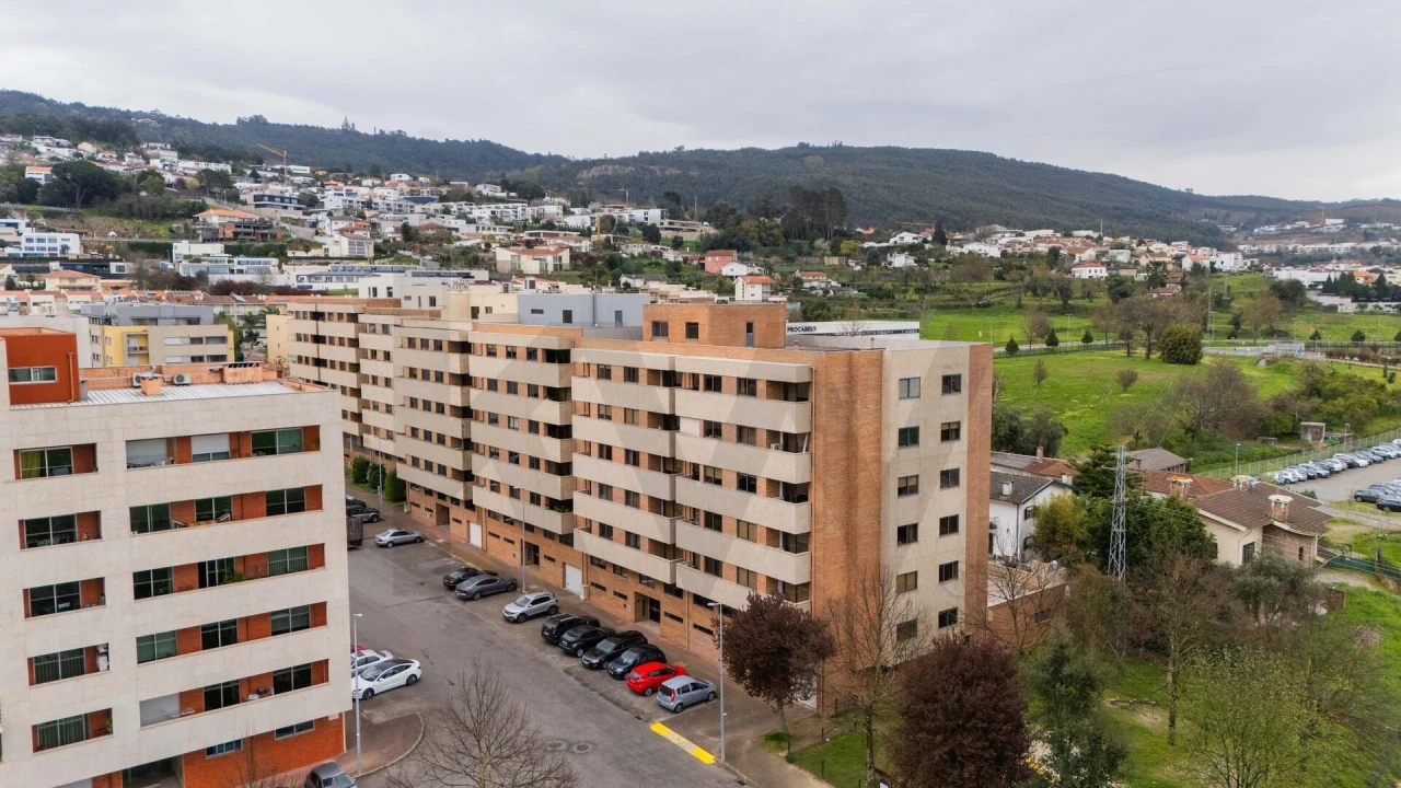 Apartamento T3 para Arrendamento em Nogueiró e Tenões Foto 1
