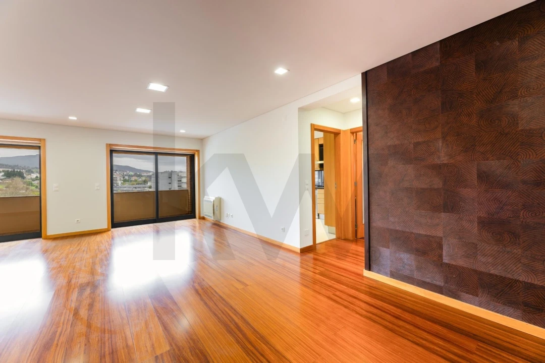 Apartamento T3 para Arrendamento em Nogueiró e Tenões Foto 3